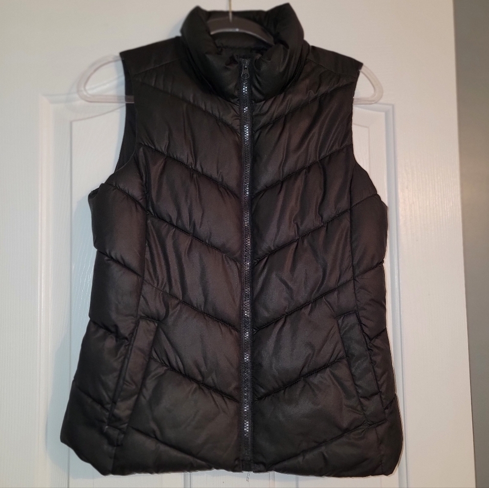 GAP Women's Black Puffer Vest